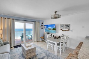 Apartment, 1 Queen-Bett und Schlafsofa (Seacrest 904) | Wohnbereich
