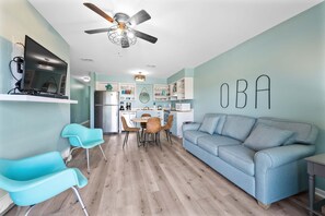 Lägenhet - 1 queensize-säng med bäddsoffa (Seaside Beach & Racquet 1315) | Vardagsrum