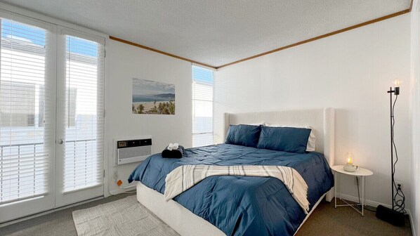 2 bedrooms, desk, iron/ironing board, travel cot