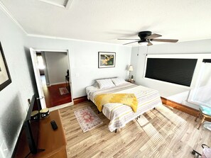 4 bedrooms, desk, iron/ironing board, WiFi