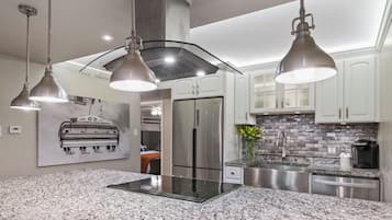 Micro-ondes, four, plaque de cuisson, lave-vaisselle
