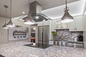 Mikrowelle, Ofen, Herdplatte, Geschirrspüler