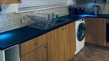 House | Private kitchen | Fridge, microwave, oven, stovetop