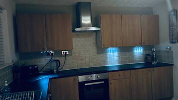 House | Private kitchen | Fridge, microwave, oven, stovetop