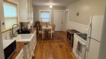 Micro-ondes, four, plaque de cuisson, lave-vaisselle