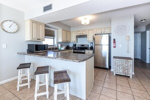 Condo, Multiple Beds (Seaside Beach & Racquet 3401) | Private kitchen | Oven