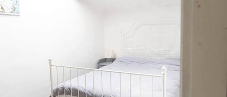 1 chambre, bureau, lit parapluie, Wi-Fi