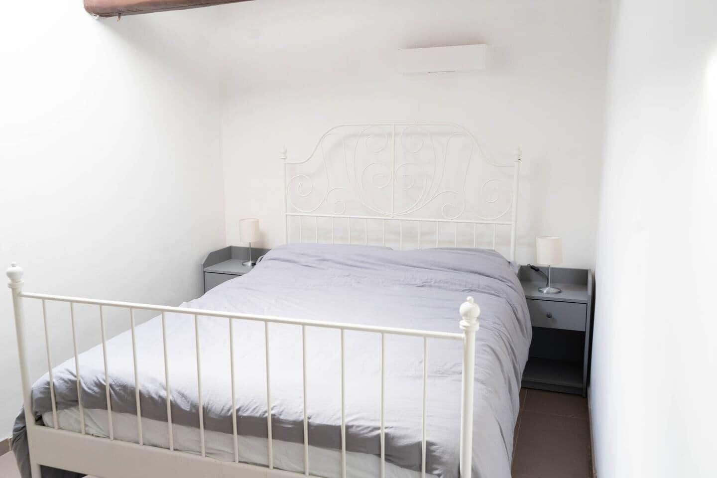 1 bedroom, desk, iron/ironing board, WiFi
