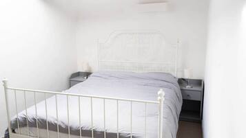 1 bedroom, desk, iron/ironing board, WiFi