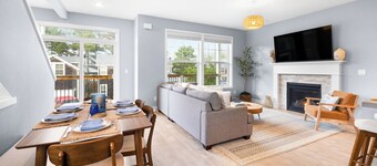 Steps to Pacific City Beach • Walk to Pelican Pub • Dog Friendly + EV Charger