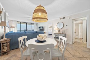 Leilighet, flere senger (Seaside Beach & Racquet 5917) | Spiseområde