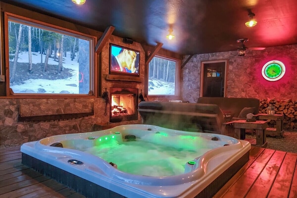 Indoor spa tub