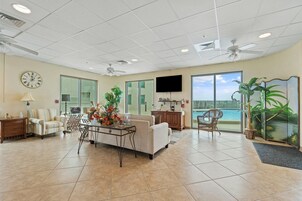 公寓式客房, 多张床 (Perdido Towers 101) | 起居区