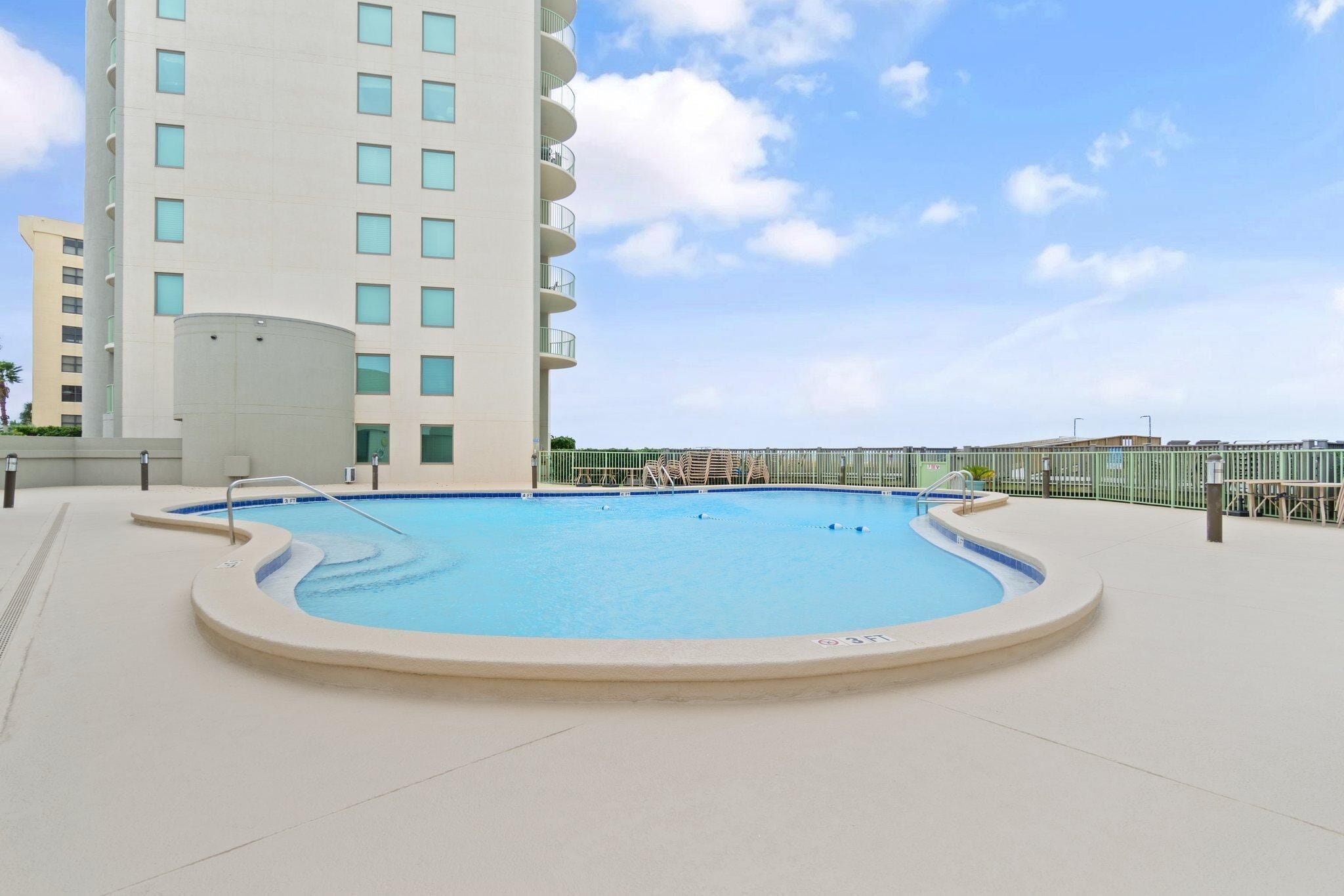 Leilighet, flere senger (Perdido Towers 101) | Basseng | Et oppvarmet basseng