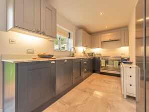 Réfrigérateur, micro-ondes, four, lave-vaisselle