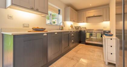 Cottage Retreat - Fireplace & Garden nr Ironbridge | Pass the Keys