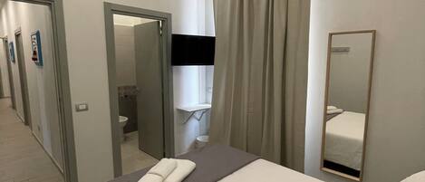 Matrimoniale Economy | Skrivebord, arbejdsområde til bærbare computere, gratis Wi-Fi