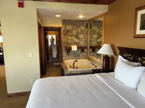 2 bedrooms, in-room safe, iron/ironing board, free WiFi