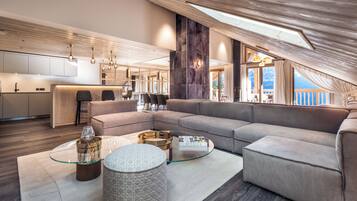 Televisie en een open haard