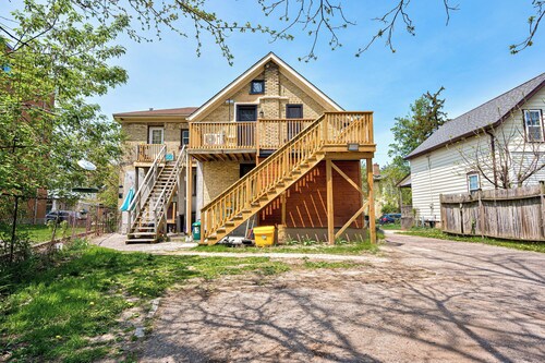 The Iron Bridge on Victoria Park - 1 Bed | 1 Bath