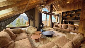 Fernseher, Kamin, Arbeitsbereiche