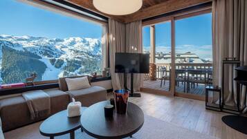 Televisión y chimenea