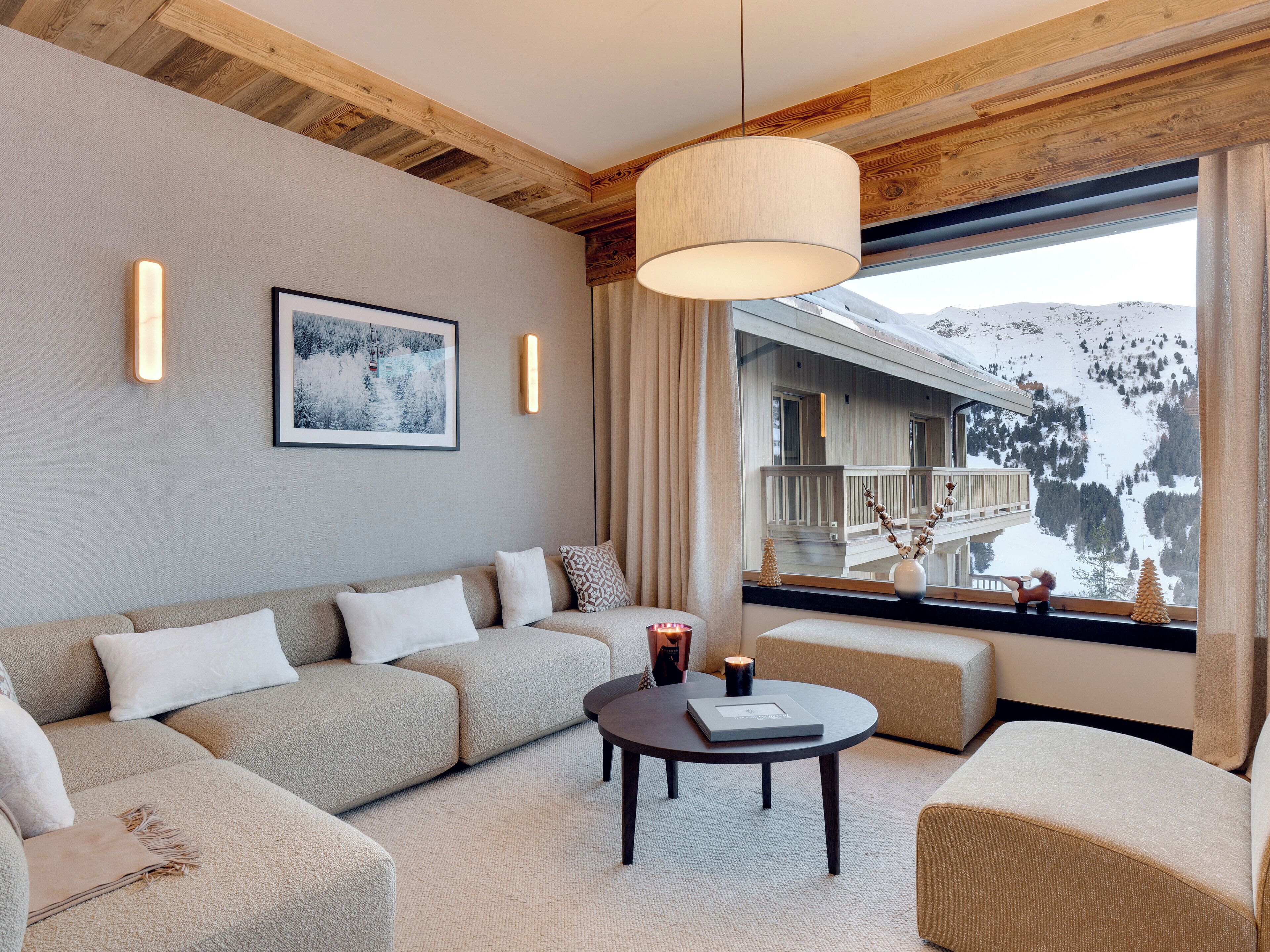 Televisión y chimenea 