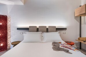 4 bedrooms, in-room safe, iron/ironing board, free WiFi