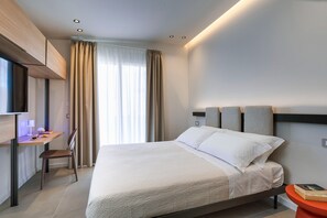 4 bedrooms, in-room safe, iron/ironing board, free WiFi