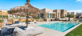 Villa wih heated pool, wellness, 400 metres to the sea