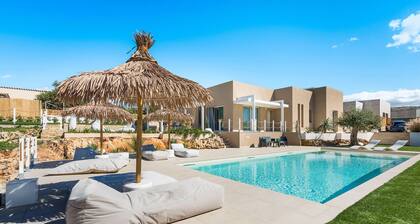 Villa wih heated pool, wellness, 400 metres to the sea