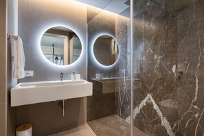 Shower, hair dryer, towels - Villa wih heated pool, wellness, 400 metres to the sea (Custonaci)