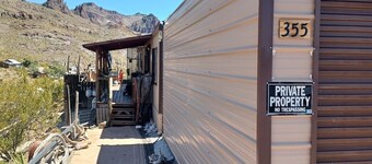 Charming 2-bedroom house with AC, WiFi in welcoming Oatman