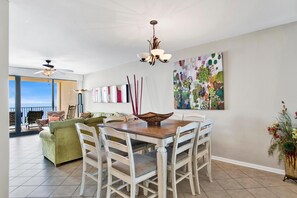 Condo, várias camas (Windward Pointe 1002) | Opções para refeição