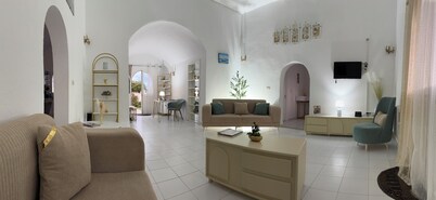 Private villa pool & terrace - ideal for families - near beaches(30m) Sousse