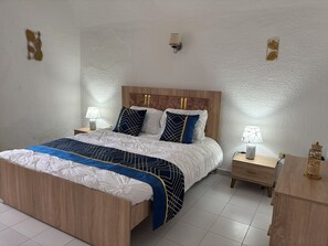 3 bedrooms, desk, iron/ironing board, free WiFi