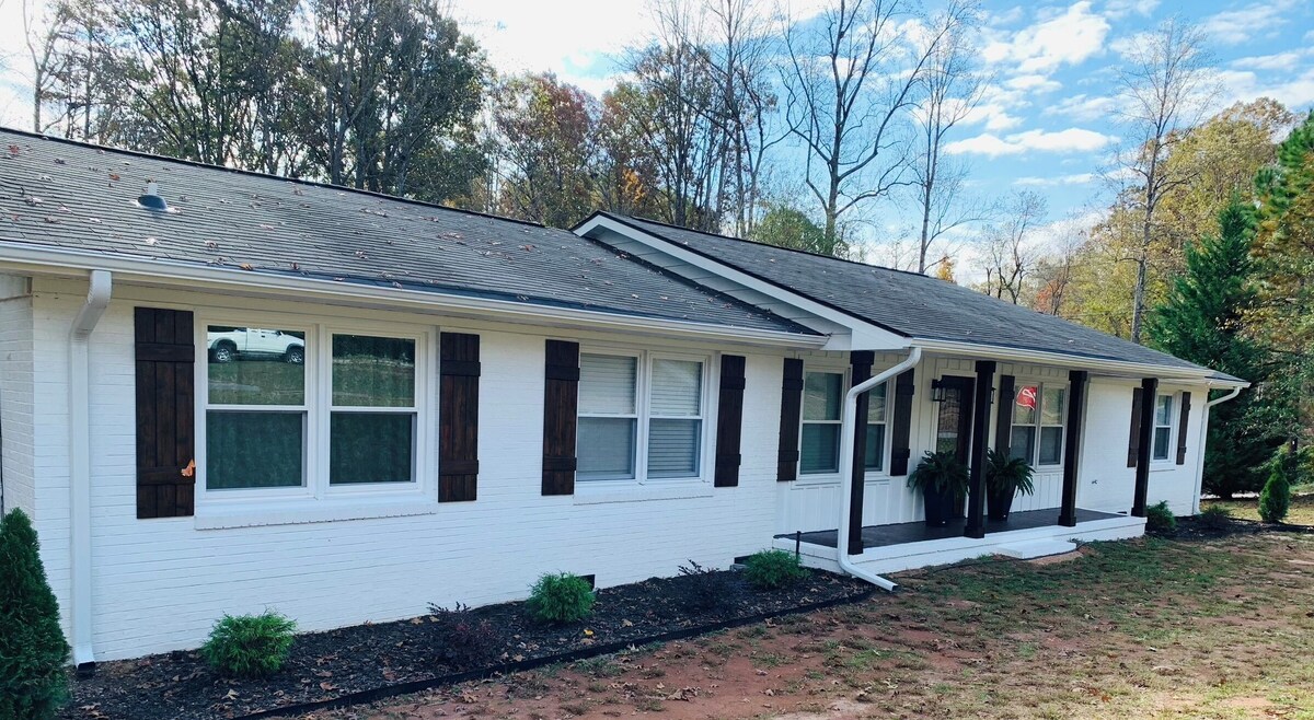 Photo 16 of Travelers Rest Treasure - Pets Welcome Sleeps 8 - 3 Bedroom 2 Bath