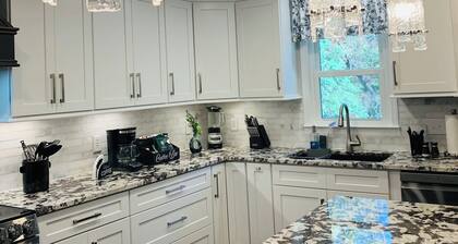 Travelers Rest Treasure Pets Welcome Sleeps 8 - 3 Bedroom 2 Bath 2 King 2 Queen