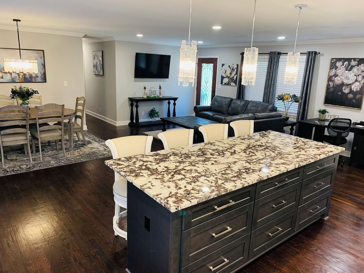 Photo 2 of Travelers Rest Treasure - Pets Welcome Sleeps 8 - 3 Bedroom 2 Bath
