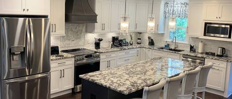 Frigorífic, microones, forn i placa de cuina