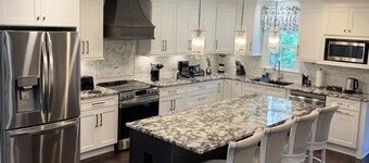 Travelers Rest Treasure Pets Welcome Sleeps 8 - 3 Bedroom 2 Bath 2 King 2 Queen