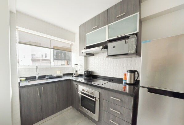 Fridge, microwave, oven, stovetop