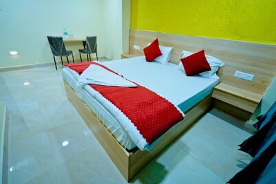 2-bedroom apartment in welcoming Hyderabad with WiFi, AC, fitness room