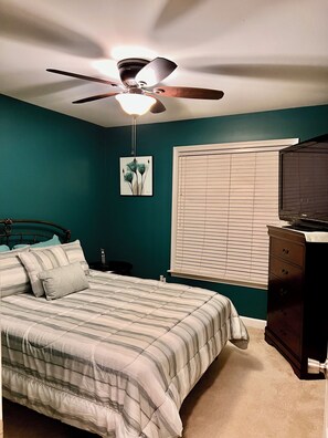 3 bedrooms, iron/ironing board, WiFi, bed sheets