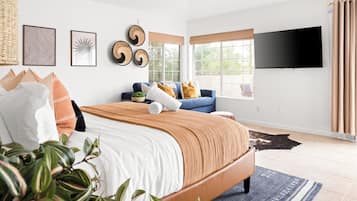 5 chambres, bureau, fer et planche à repasser, lit de bébé portatif