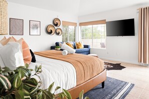 5 Schlafzimmer, Schreibtisch, Bügeleisen/Bügelbrett, Reisekinderbett