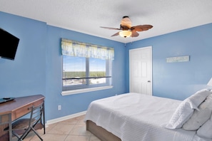 Condo, 1 Queen Bed with Sofa bed (Tradewinds 708) | 1 bedroom, desk