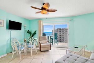 Condo, 1 Queen Bed with Sofa bed (Tradewinds 708) | Living area
