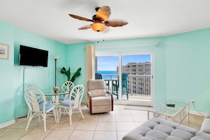 Condo, 1 Queen Bed with Sofa bed (Tradewinds 708) | Living area