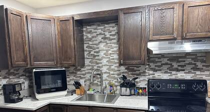 Near Canton 3-bedroom house in Louisville with WiFi, patio